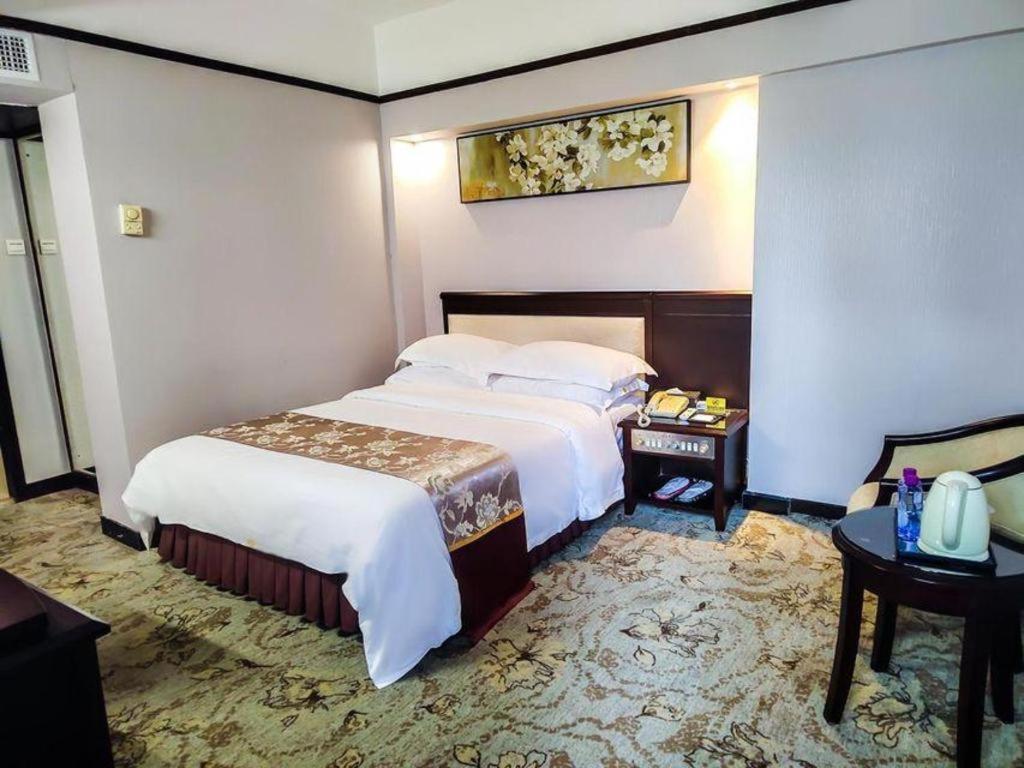 Overseas Chinese Hotel Zhuhai Exterior photo